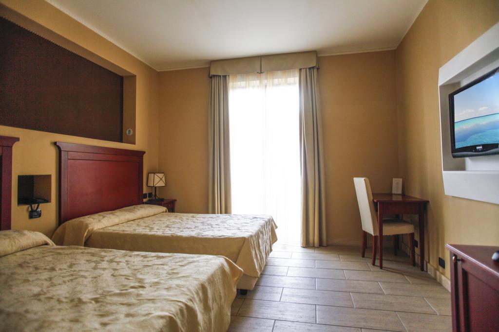 Il Parco Degli Ulivi Villafranca Tirrena Exterior foto